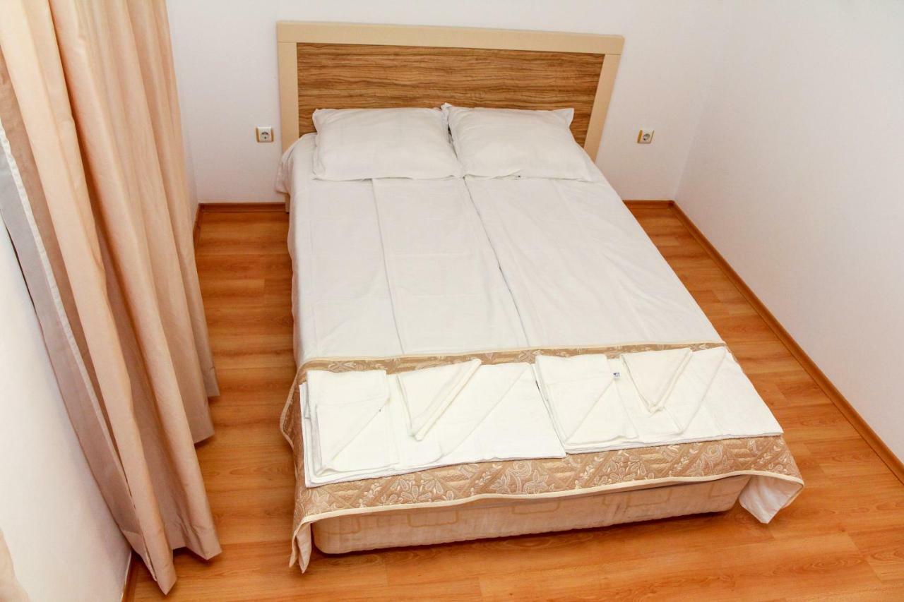 Guest Apartments Salena Slăntjev Brjag Exteriör bild