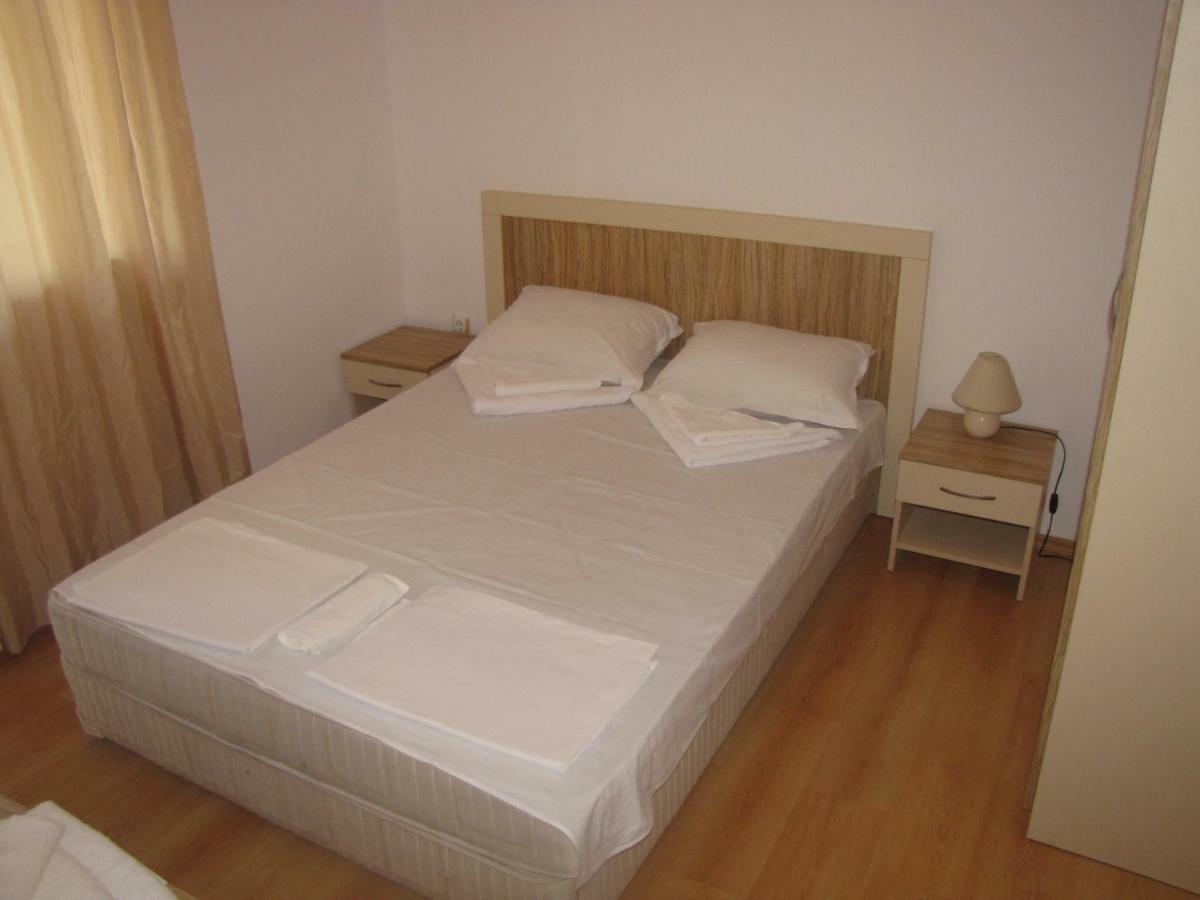 Guest Apartments Salena Slăntjev Brjag Exteriör bild