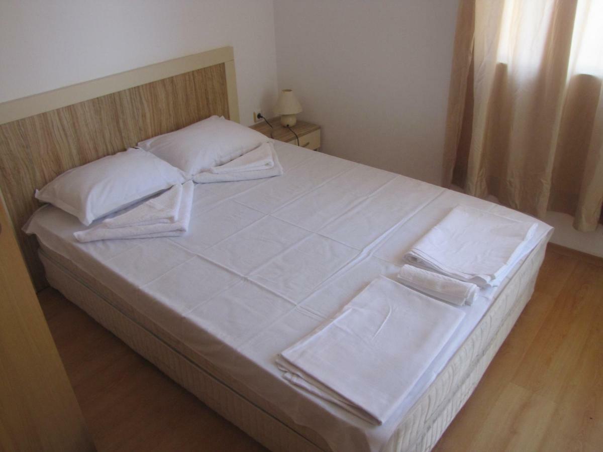 Guest Apartments Salena Slăntjev Brjag Exteriör bild