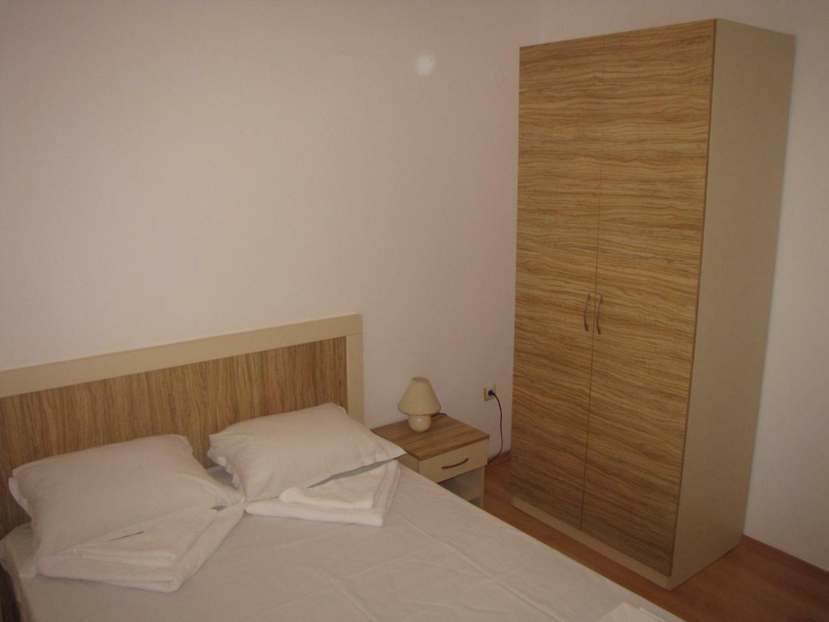 Guest Apartments Salena Slăntjev Brjag Exteriör bild