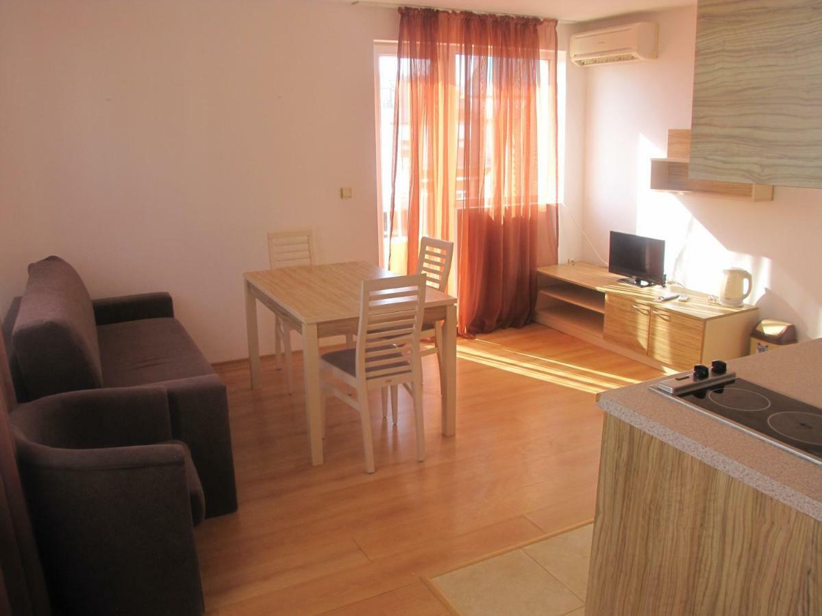 Guest Apartments Salena Slăntjev Brjag Exteriör bild