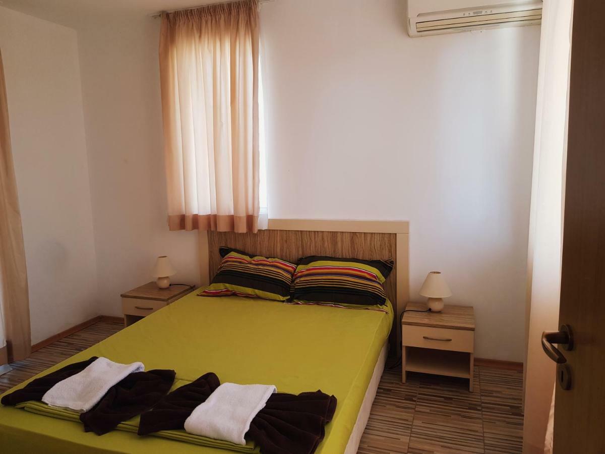 Guest Apartments Salena Slăntjev Brjag Exteriör bild